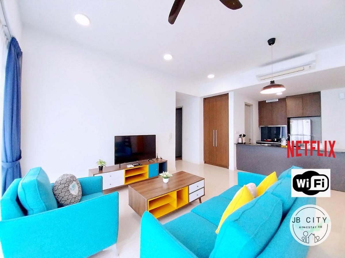Grand Medini Suites By Rr Jbcity 누사자야 외부 사진
