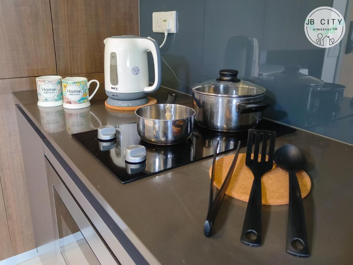 Grand Medini Suites By Rr Jbcity 누사자야 외부 사진
