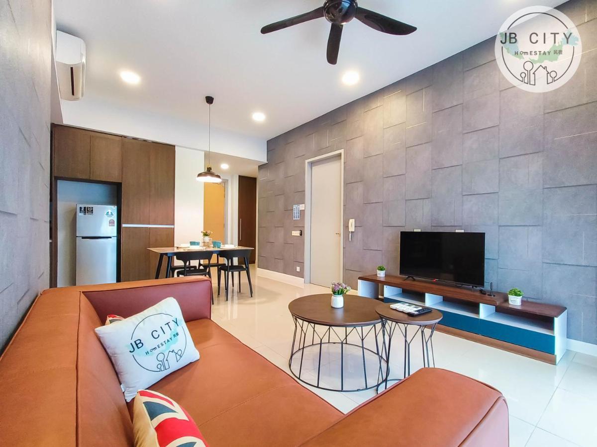 Grand Medini Suites By Rr Jbcity 누사자야 외부 사진
