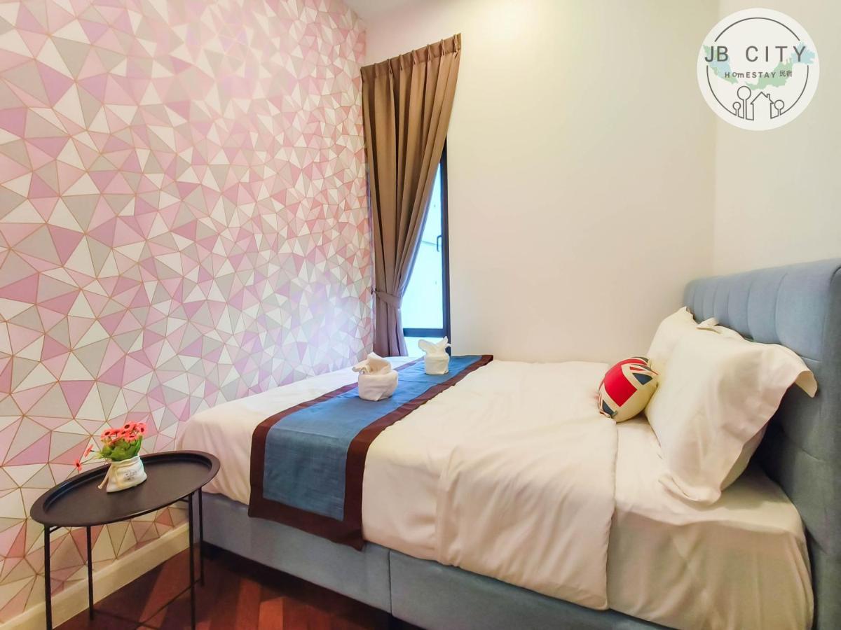 Grand Medini Suites By Rr Jbcity 누사자야 외부 사진
