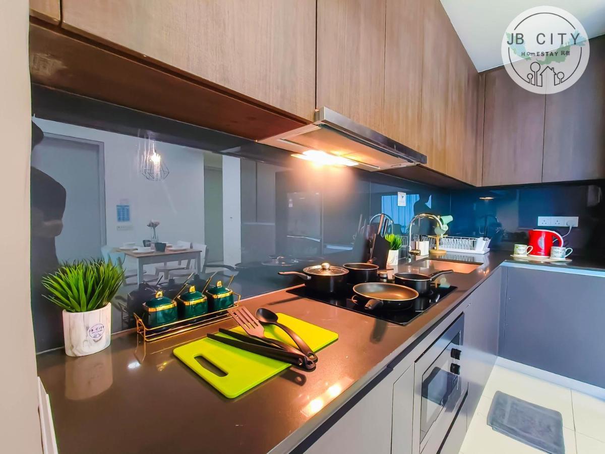 Grand Medini Suites By Rr Jbcity 누사자야 외부 사진