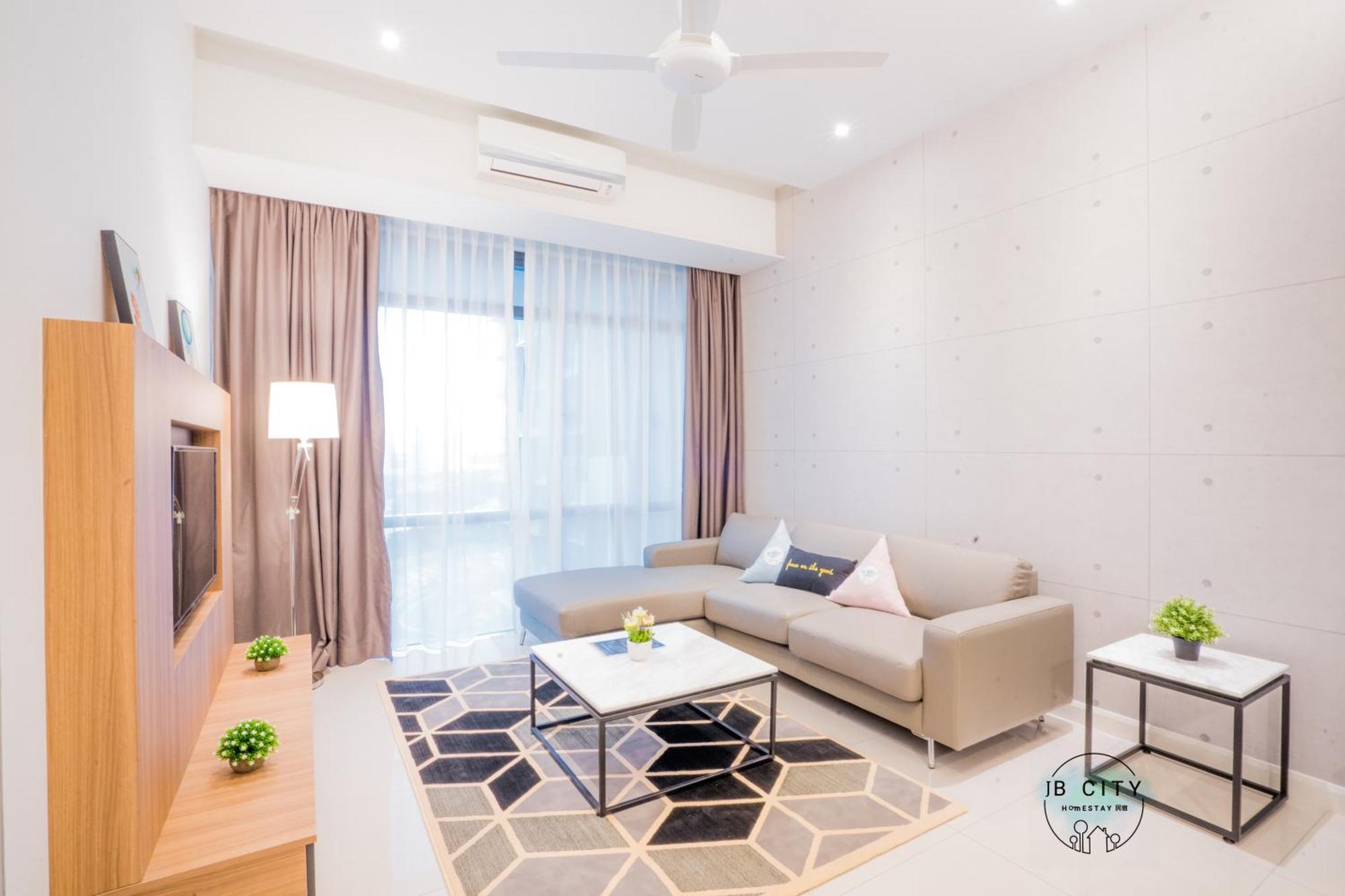 Grand Medini Suites By Rr Jbcity 누사자야 외부 사진