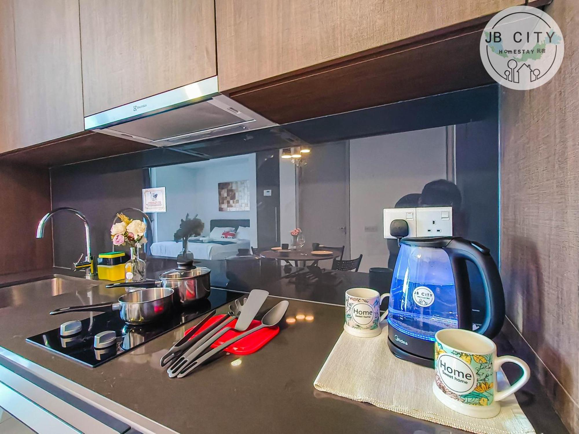 Grand Medini Suites By Rr Jbcity 누사자야 객실 사진