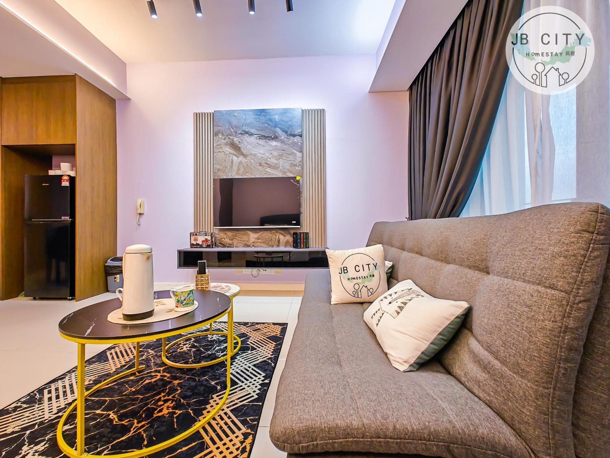 Grand Medini Suites By Rr Jbcity 누사자야 외부 사진