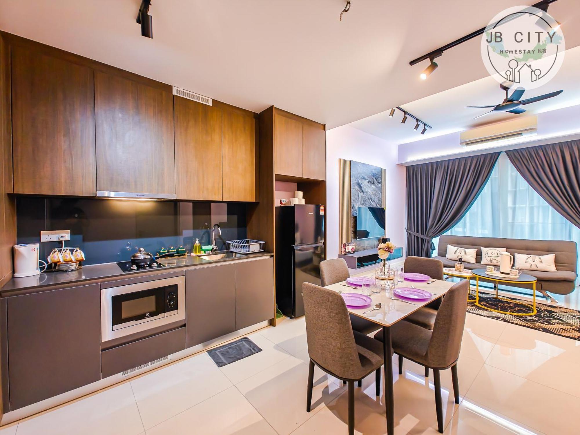 Grand Medini Suites By Rr Jbcity 누사자야 외부 사진